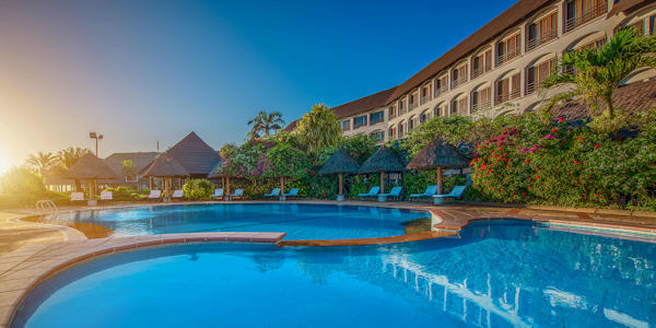 Sea Cliff Hotel zwembad met handdoekservice, Dar Es Salaam in Tanzania