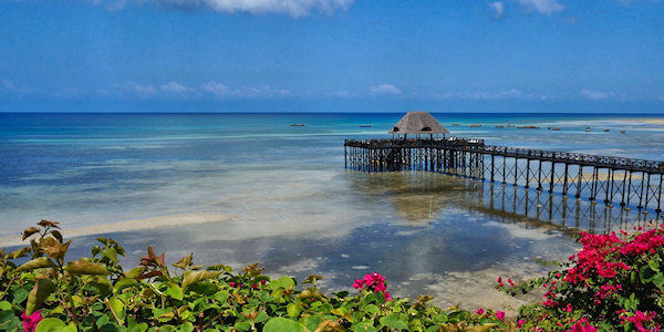 Sea Cliff Resort accommodatie jetty bar, Zanzibar in Tanzania Sea Cliff Resort accommodatie jetty bar, Zanzibar in Tanzania