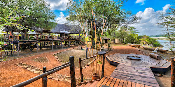Selous Impala Camp walkway kampvuur, Nyerere Nationaal Park in Tanzania Selous Impala Camp walkway kampvuur, Nyerere Nationaal Park in Tanzania