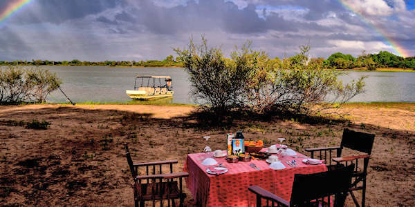 Selous Impala Camp accommodatie bush diner, Nyerere Nationaal Park in Tanzania Selous Impala Camp accommodatie bush diner, Nyerere Nationaal Park in Tanzania