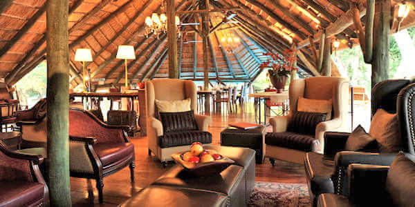 Selous Serena Camp lounge en bar, Nyerere Nationaal Park in Tanzania Selous Serena Camp lounge en bar, Nyerere Nationaal Park in Tanzania