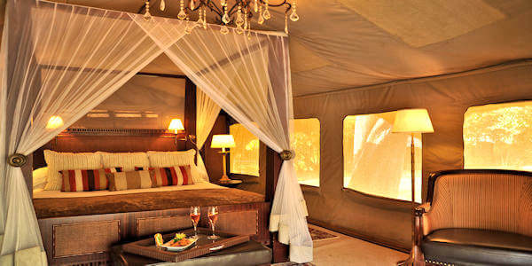 Selous Serena Camp interieur safaritent, Nyerere Nationaal Park in Tanzania Selous Serena Camp interieur safaritent, Nyerere Nationaal Park in Tanzania