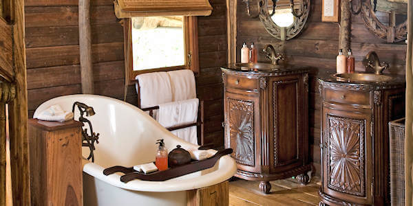 Selous Serena Camp accommodatie interieur badkamer, Nyerere Nationaal Park in Tanzania Selous Serena Camp accommodatie interieur badkamer, Nyerere Nationaal Park in Tanzania