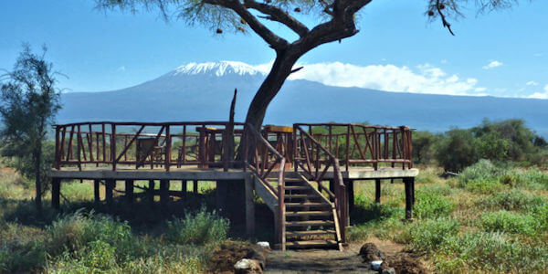 Sentrim Amboseli Lodge accommodatie uitkijk platform kilimanjaro, Amboseli Nationaal Park in Kenia Sentrim Amboseli Lodge accommodatie uitkijk platform kilimanjaro, Amboseli Nationaal Park in Kenia