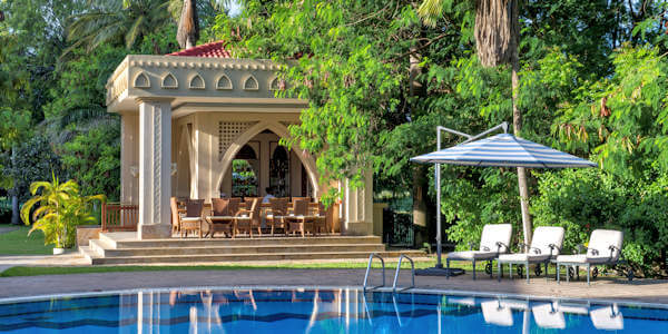 Dar es Salaam Serena Hotel accommodatie pool bar met terras, Dar Es Salaam in Tanzania Dar es Salaam Serena Hotel accommodatie pool bar met terras, Dar Es Salaam in Tanzania