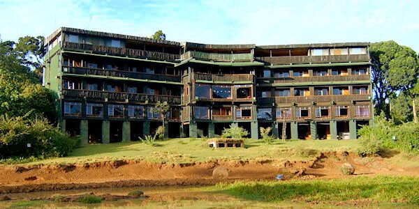 Serena Mountain Lodge vooraanzicht lodge, Mount Kenya Nationaal Park in Kenia