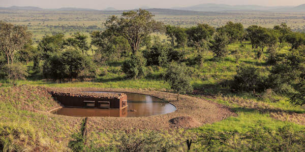 Serengeti Explorer accommodatie observeer bunker, Serengeti Nationaal Park in Tanzania Serengeti Explorer accommodatie observeer bunker, Serengeti Nationaal Park in Tanzania