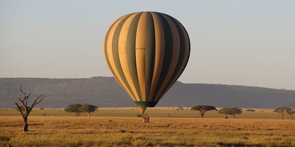 Ballon safari over een adembenemende landschap een droom van velen Ballon safari over een adembenemende landschap een droom van velen