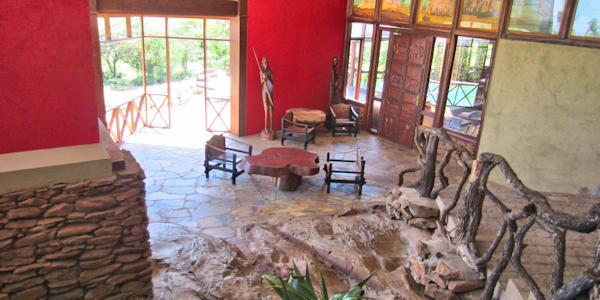 Serengeti Simba Lodge hal en receptie, Serengeti Nationaal Park in Tanzania Serengeti Simba Lodge hal en receptie, Serengeti Nationaal Park in Tanzania