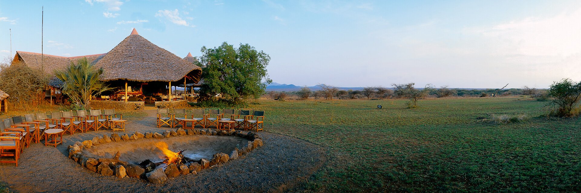 Severin Safari Camp met een weids uitzicht op de savanne drinkwaterplaats en de Mount Kilimanjaro Severin Safari Camp met een weids uitzicht op de savanne drinkwaterplaats en de Mount Kilimanjaro