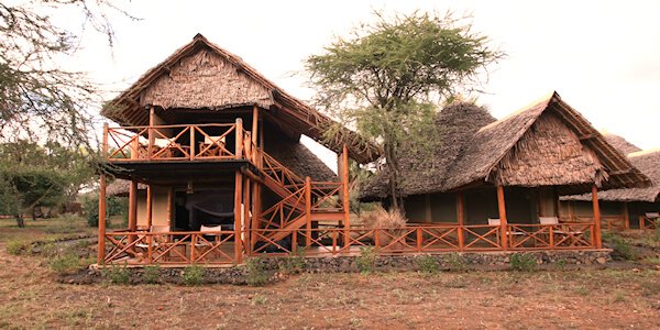 Kibo & Mawenzi suites beschikken over ruime kamers en een eigen veranda met comfortabele loungebanken. Severin Safari Camp kibo & mawenzi suites beschikken over ruime kamers en een eigen veranda met comfortabele loungebanken. Tsavo West Nationaal Park in Kenia