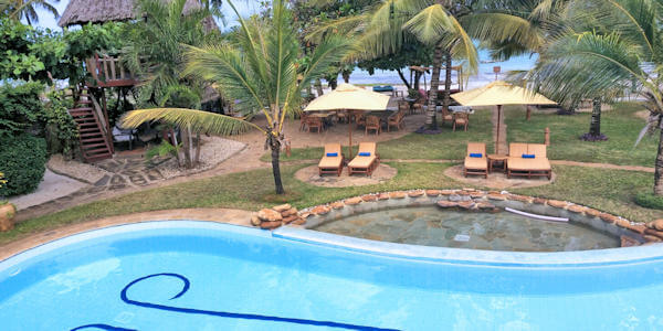 Soroi Blue zwembad met kinderbad, Diani Beach in Kenia Soroi Blue zwembad met kinderbad, Diani Beach in Kenia