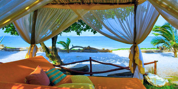 Soroi Blue accommodatie loungebedden privestrand, Diani Beach in Kenia Soroi Blue accommodatie loungebedden privestrand, Diani Beach in Kenia