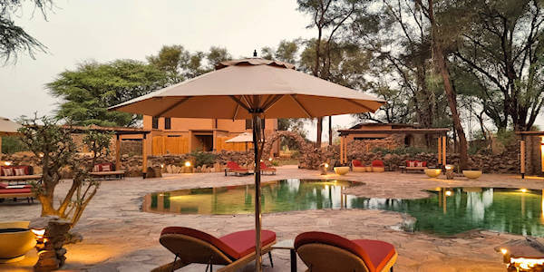Soroi Samburu Lodge accommodatie zwembad met zonneterras, Samburu Nationaal Reservaat in Kenia Soroi Samburu Lodge accommodatie zwembad met zonneterras, Samburu Nationaal Reservaat in Kenia