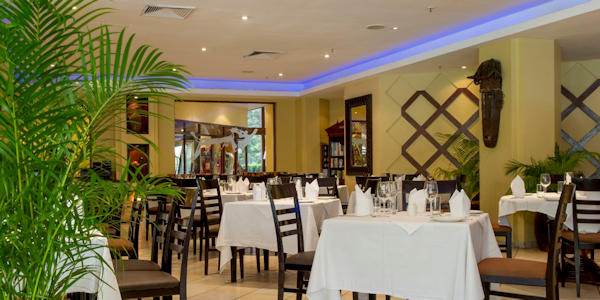 Southern Sun Hotel accommodatie baraza restaurant, Dar Es Salaam in Tanzania