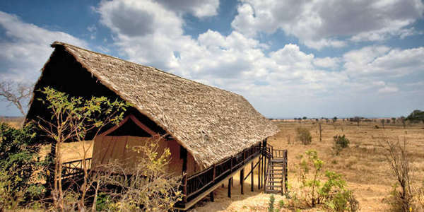 Stanleys Kopje accommodatie safaritent exterieur, Mikumi Nationaal Park in Tanzania Stanleys Kopje accommodatie safaritent exterieur, Mikumi Nationaal Park in Tanzania