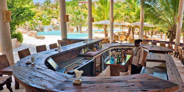 Swahili Beach Resort accommodatie baharini beachbar, Diani Beach in Kenia Swahili Beach Resort accommodatie baharini beachbar, Diani Beach in Kenia