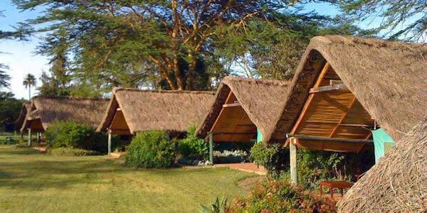 Sweetwaters Serena Camp safari tenten uitzicht drinkwaterplaats, Laikipia in Kenia Sweetwaters Serena Camp safari tenten uitzicht drinkwaterplaats, Laikipia in Kenia
