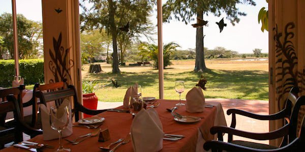Sweetwaters Serena Camp uitzicht restaurant, Laikipia in Kenia Sweetwaters Serena Camp uitzicht restaurant, Laikipia in Kenia