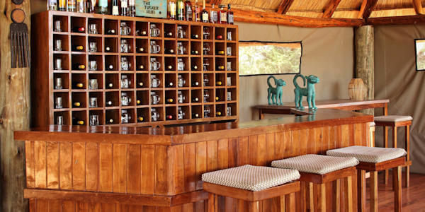 Tarangire Ndovu Tented Lodge bar, Tarangire Nationaal Park in Tanzania Tarangire Ndovu Tented Lodge bar, Tarangire Nationaal Park in Tanzania