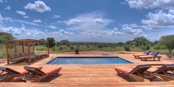 Tarangire Ndovu Tented Lodge accommodatie zwembad met zonnedek, Tarangire Nationaal Park in Tanzania Tarangire Ndovu Tented Lodge accommodatie zwembad met zonnedek, Tarangire Nationaal Park in Tanzania