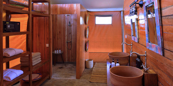 Tarangire Ndovu Tented Lodge accommodatie inrichting badkamer, Tarangire Nationaal Park in Tanzania Tarangire Ndovu Tented Lodge accommodatie inrichting badkamer, Tarangire Nationaal Park in Tanzania