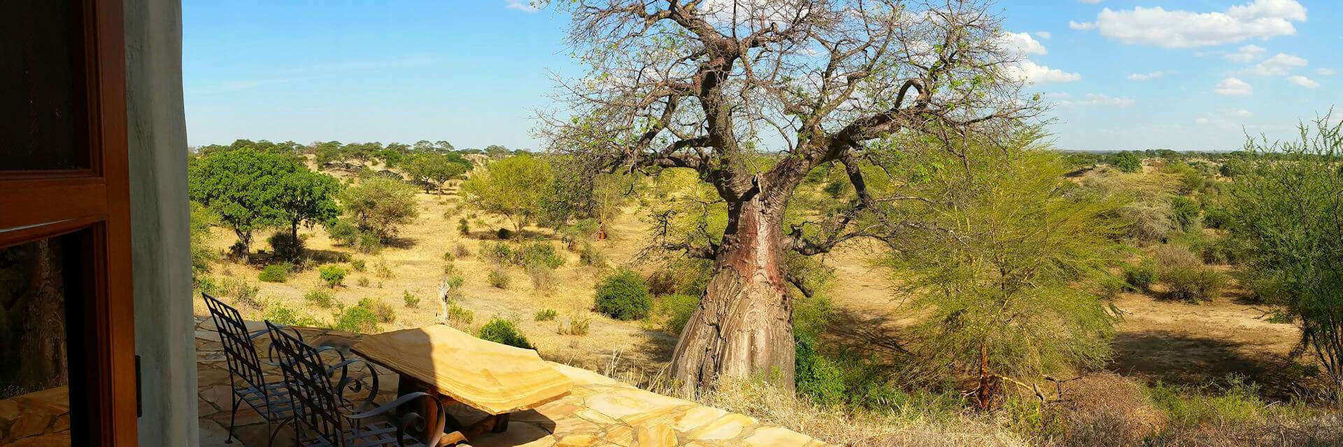 Vergezicht vanaf het terras van de Osupuko Lodge in Tarangire nationaal park Vergezicht vanaf het terras van de Osupuko Lodge in Tarangire nationaal park