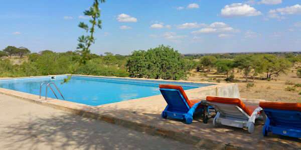 Tarangire Osupuko Lodge zwembad met vergezicht, Tarangire Nationaal Park in Tanzania Tarangire Osupuko Lodge zwembad met vergezicht, Tarangire Nationaal Park in Tanzania