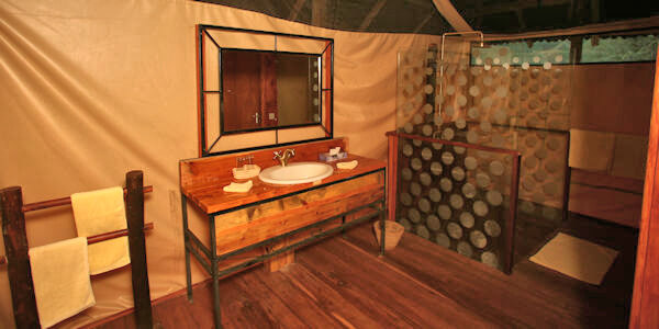 Tarangire River Camp  badkamer interieur, Tarangire Nationaal Park in Tanzania