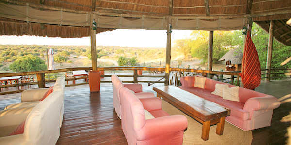 Tarangire River Camp  accommodatie lounge en terras, Tarangire Nationaal Park in Tanzania
