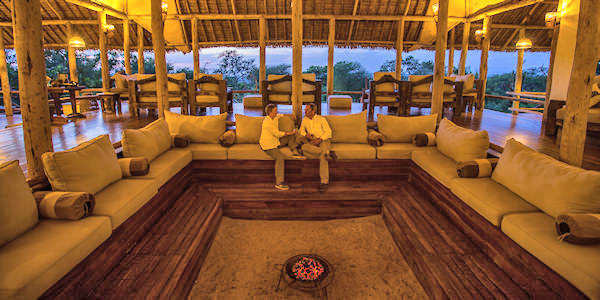 Tarangire Treetops lounge interieur, Tarangire Nationaal Park in Tanzania Tarangire Treetops lounge interieur, Tarangire Nationaal Park in Tanzania