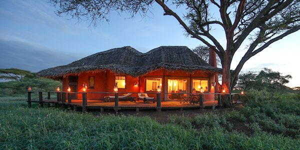 Tawi Lodge exterieur cottage, Amboseli Nationaal Park in Kenia Tawi Lodge exterieur cottage, Amboseli Nationaal Park in Kenia