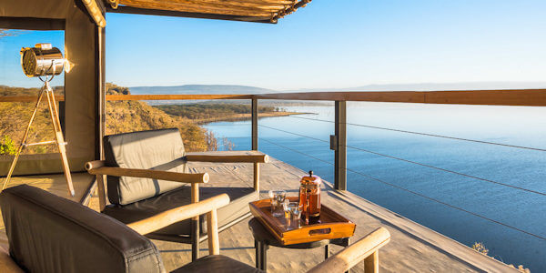 The Cliff Kenya accommodatie verandadek suite, Nakuru Nationaal Park in Kenia