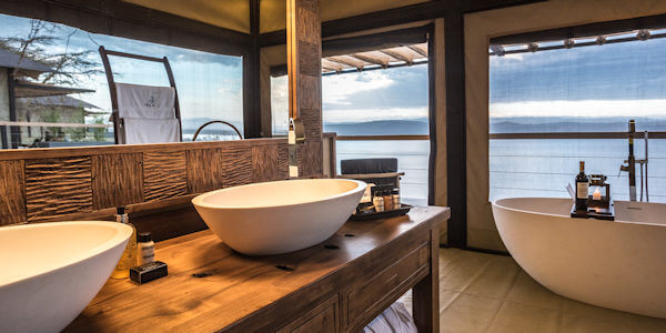 The Cliff Kenya accommodatie interieur en-suite badkamer, Nakuru Nationaal Park in Kenia