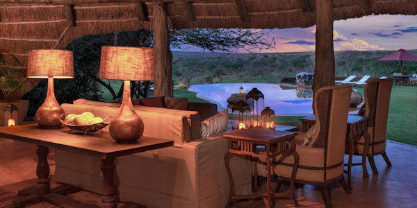 The Hildana Lodge accommodatie lounge en bar, Tsavo West Nationaal Park in Kenia The Hildana Lodge accommodatie lounge en bar, Tsavo West Nationaal Park in Kenia
