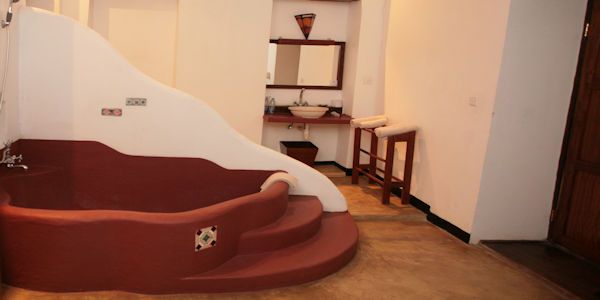The Swahili House accommodatie sultan suite - badkamer, Zanzibar Stone Town in Tanzania The Swahili House accommodatie sultan suite - badkamer, Zanzibar Stone Town in Tanzania