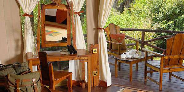 Vanaf de veranda genieten van het uitzicht bij het ontwaken in de morgen met koffie en/of thee. Tipilikwani Mara Camp vanaf de veranda genieten van het uitzicht bij het ontwaken in de morgen met koffie en/of thee. Masai Mara in Kenia