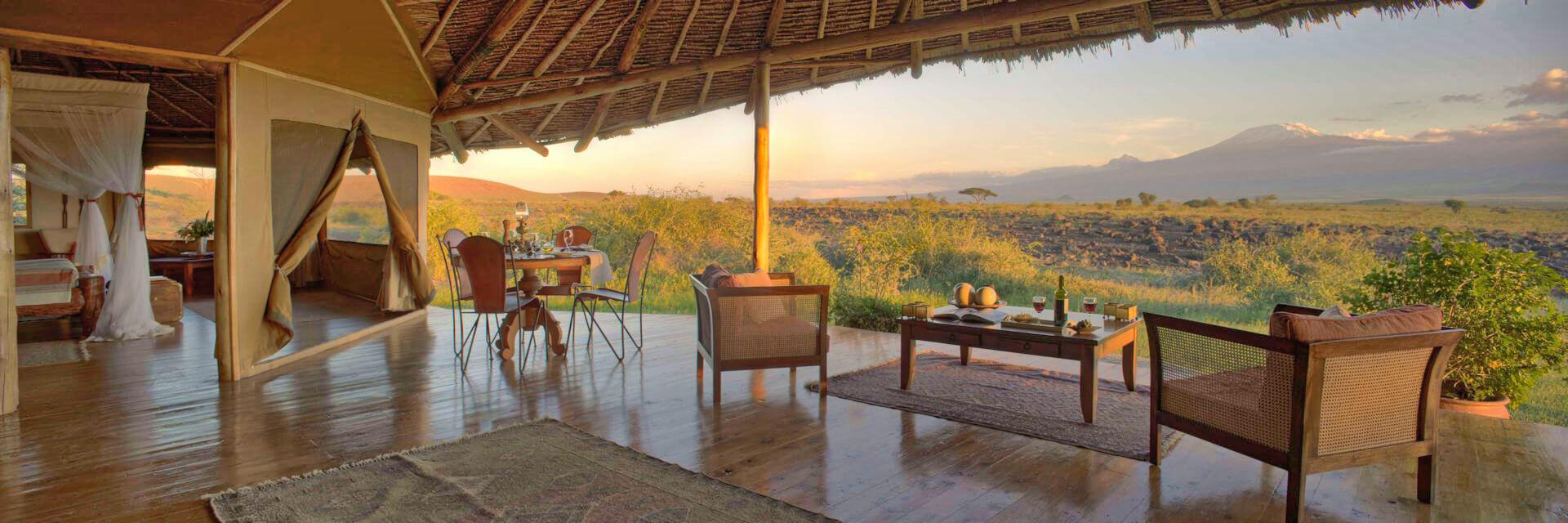 Tortilis Safari Camp is een exclusief safari kamp met adembenemend uitzicht op de Kilimanjaro. Tortilis Safari Camp is een exclusief safari kamp met adembenemend uitzicht op de Kilimanjaro.