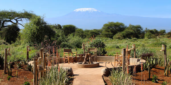 Tulia Amboseli Safari Camp  kampvuur en drinkwaterplaats, Amboseli Nationaal Park in Kenia