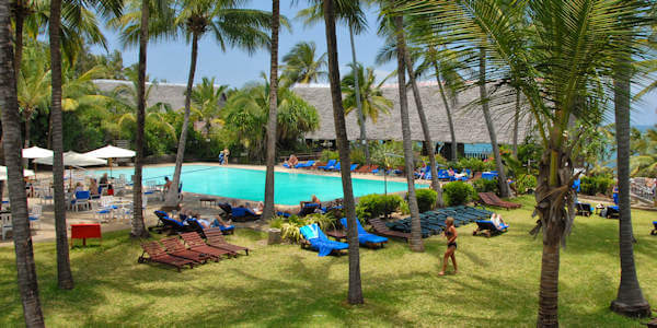 Voyager Beach Resort & Spa - Zwembad binnentuin - Bamburi en Shanzu Beach, Kenia Voyager Beach Resort & Spa - Zwembad binnentuin - Bamburi en Shanzu Beach, Kenia