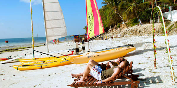 Voyager Beach Resort & Spa - Nyali Beach surfen en zeilen - Bamburi en Shanzu Beach, Kenia Voyager Beach Resort & Spa - Nyali Beach surfen en zeilen - Bamburi en Shanzu Beach, Kenia