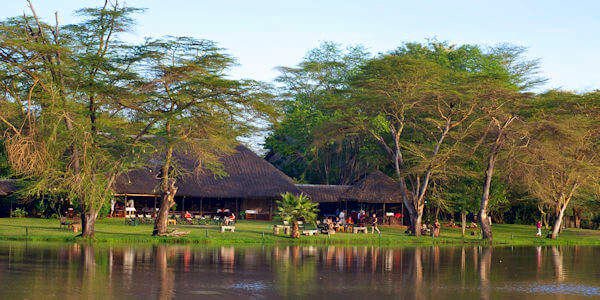 Voyager Ziwani Camp accommodatie restaurant & lounge, Tsavo West Nationaal Park in Kenia Voyager Ziwani Camp accommodatie restaurant & lounge, Tsavo West Nationaal Park in Kenia