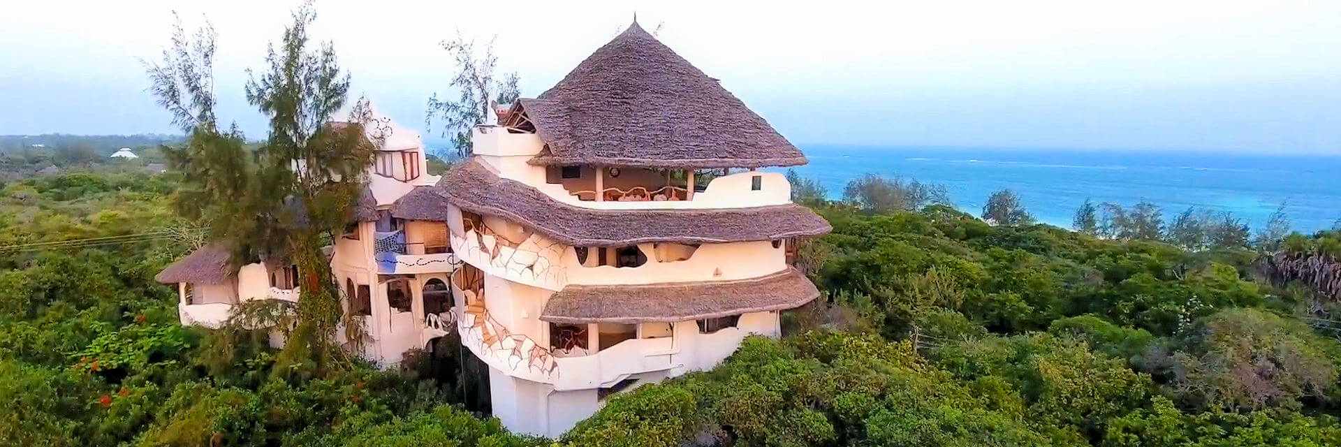 Watamu Treehouse unieke accomodatie aan het strand van Watamu aan de noordkust van Kenia Watamu Treehouse unieke accomodatie aan het strand van Watamu aan de noordkust van Kenia