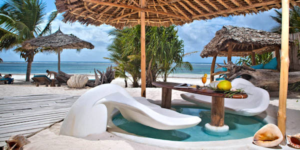 Waterlovers Beach Resort accommodatie poolbar, Diani Beach in Kenia