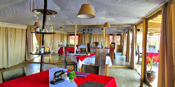 Zebra Mara Camp restaurant interieur, Masai Mara in Kenia Zebra Mara Camp restaurant interieur, Masai Mara in Kenia