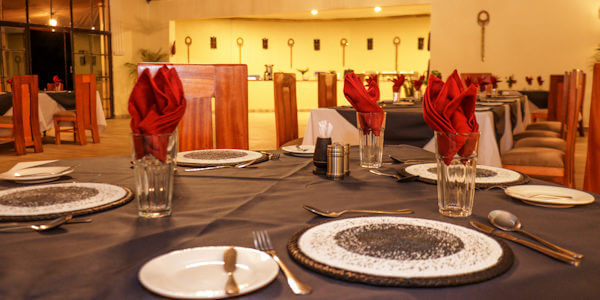 Zebra River Camp accommodatie interieur restaurant, Masai Mara in Kenia