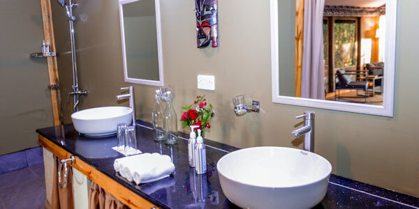 Zebra River Camp accommodatie interieur badkamer, Masai Mara in Kenia