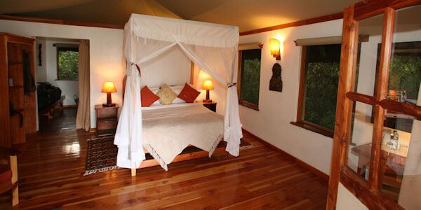 Chalets van Ziwa Bush Lodge zijn ruim opgezet in te richten als twee- en driepersoonskamer. Chalets van Ziwa Bush Lodge zijn ruim opgezet in te richten als twee- en driepersoonskamer.