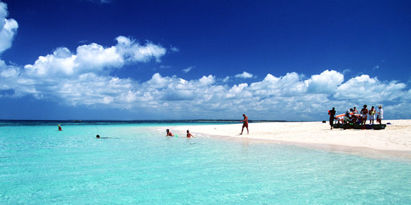 Diverse watersport centra bieden dagtrips aan voor snorkelen en duikexcursies in de Indische oceaan. Zuidkust, diverse watersport centra bieden dagtrips aan voor snorkelen en duikexcursies in de indische oceaan.